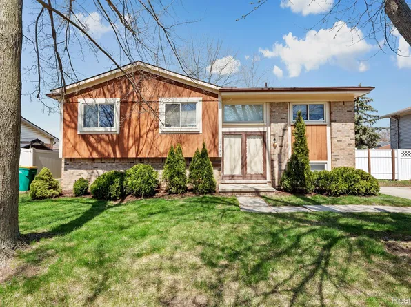 22236 Armstrong Ave, Brownstown, MI 48193
