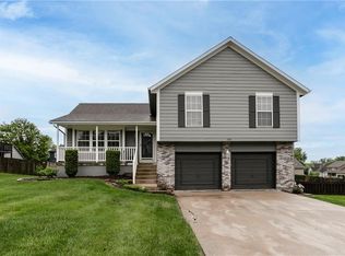1519 Bridlewood Ln, Raymore, MO 64083