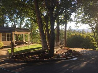 434 Robertson Bridge Rd, Grants Pass, OR 97526