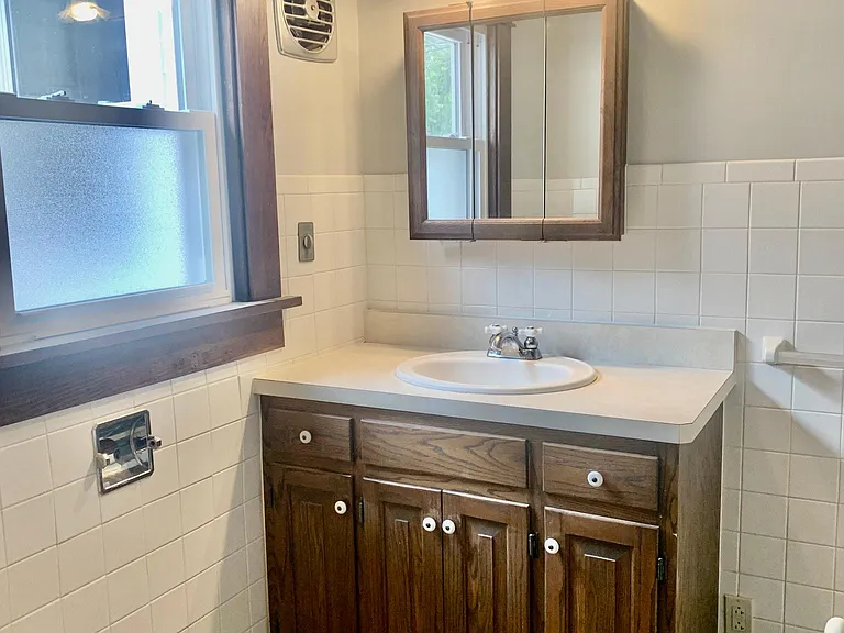 251 E Main St — Photo 12