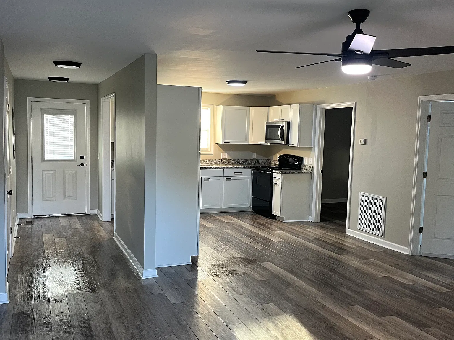 3 bed, 1320 sqft, $1,700 — Photo 2