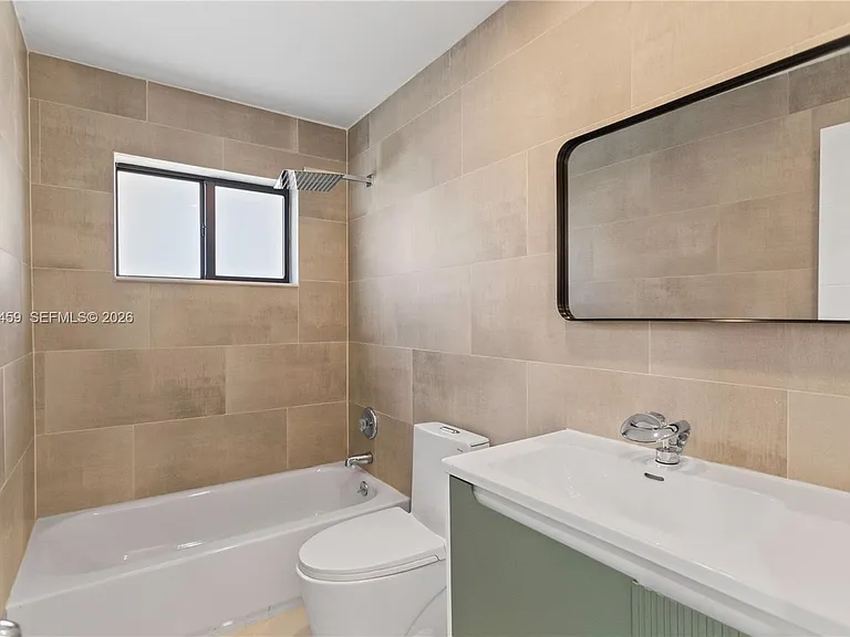 21330 NE 26th Ave — Photo 22