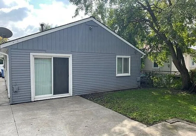 8475 Essex Ave — Photo 3