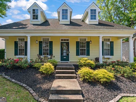 3rd image of 611 Brookwater Dr