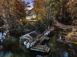 1437 Locust Grove Rd, Topping, VA 23169