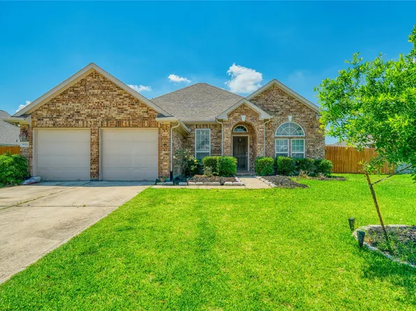 9515 Taylor Ln, Mont Belvieu, TX 77523