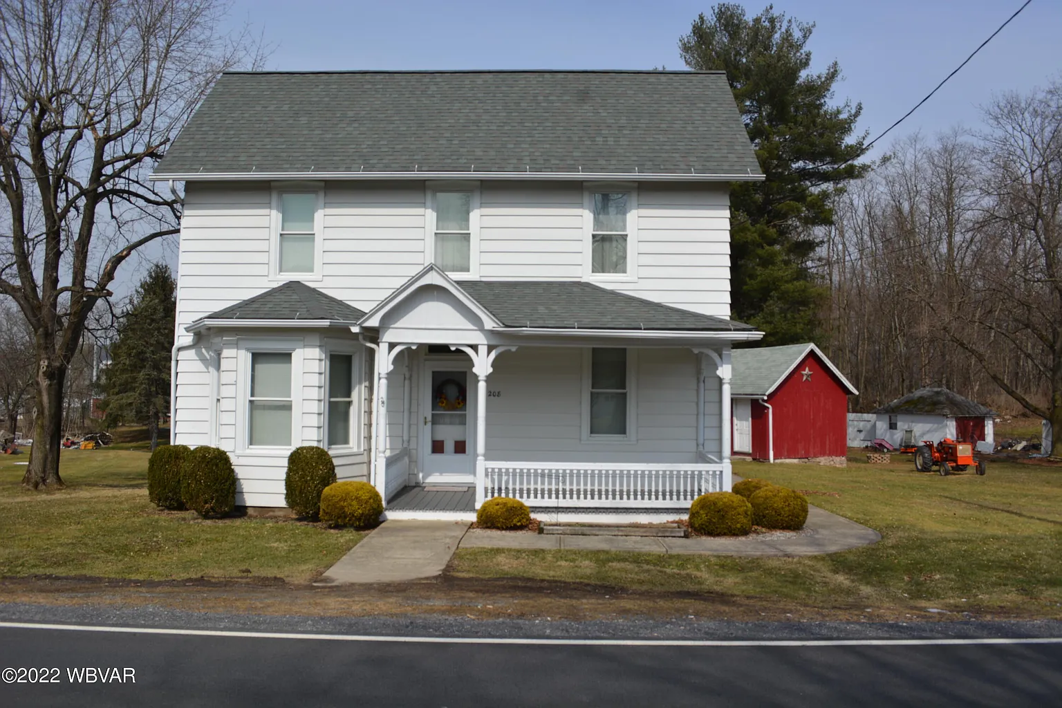 208 W Village Dr photo 1