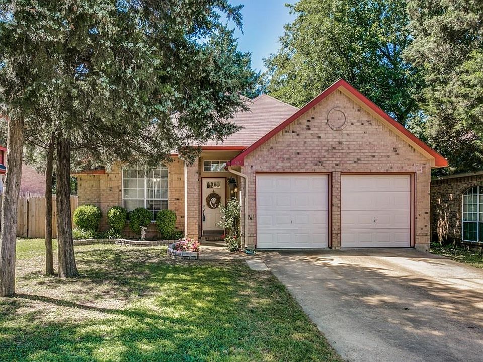 1st image of 807 Clover Hill Ln