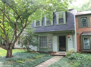 2145 Pond View Ct, Reston, VA 20191