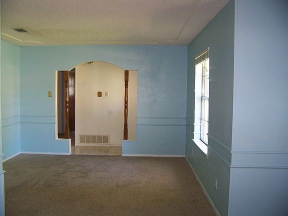 5th image of 7132 Meadow Park Dr N