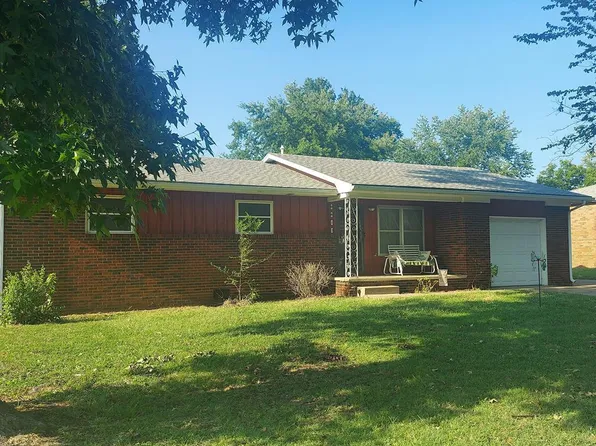 2206 W 1st St, Coffeyville, KS 67337