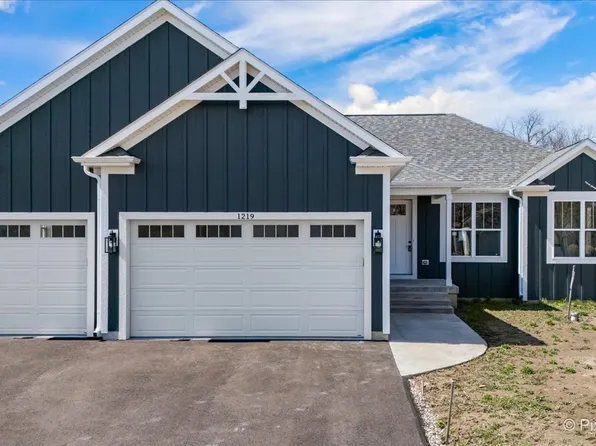 1219 Noble Dr, Pt Barrington, IL 60010