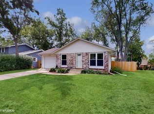 2321 Springhill Ln, Lindenhurst, IL 60046