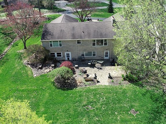 3rd image of 901 Eastwood Dr
