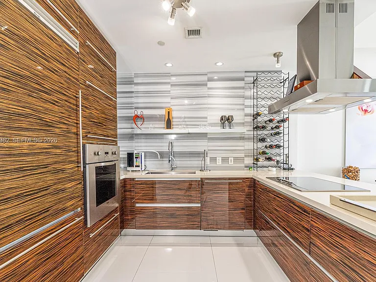 1100 Biscayne Blvd #4103 — Photo 8