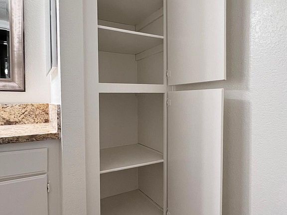 3rd image of 134 S Western Ave APT 15