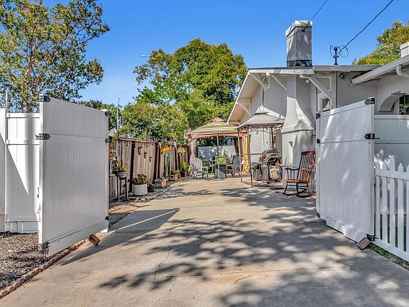 5th image of 866 S 10th St