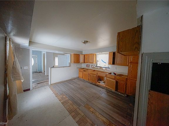 5th image of 14609 Shaw Ave