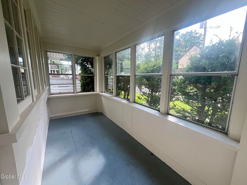 5th image of 313 Perry Street