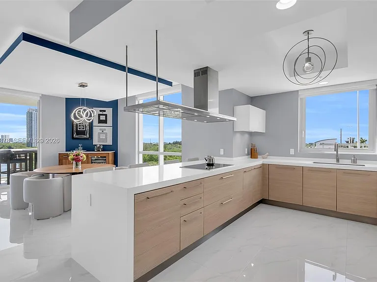 17111 Biscayne Blvd #602 — Photo 3