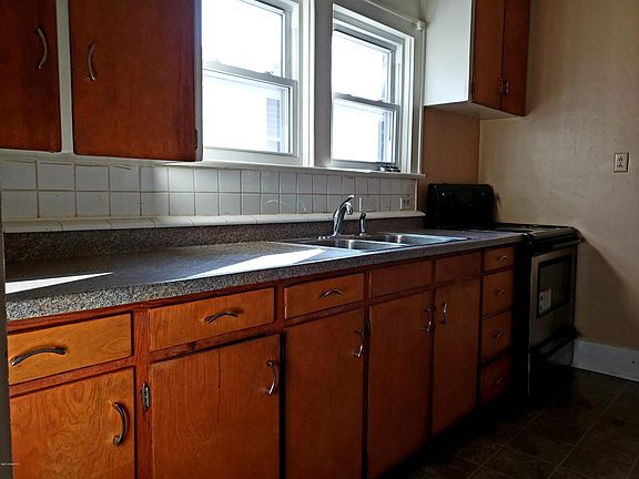 3rd image of 158 Parker Ave