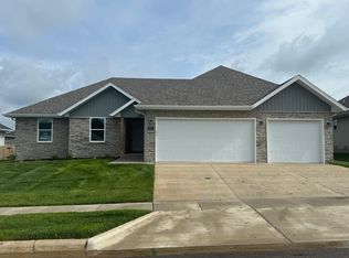807 E Crew Dr, Nixa, MO 65714