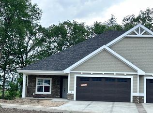 6731 Bellflower Pointe Dr, Deforest, WI 53532