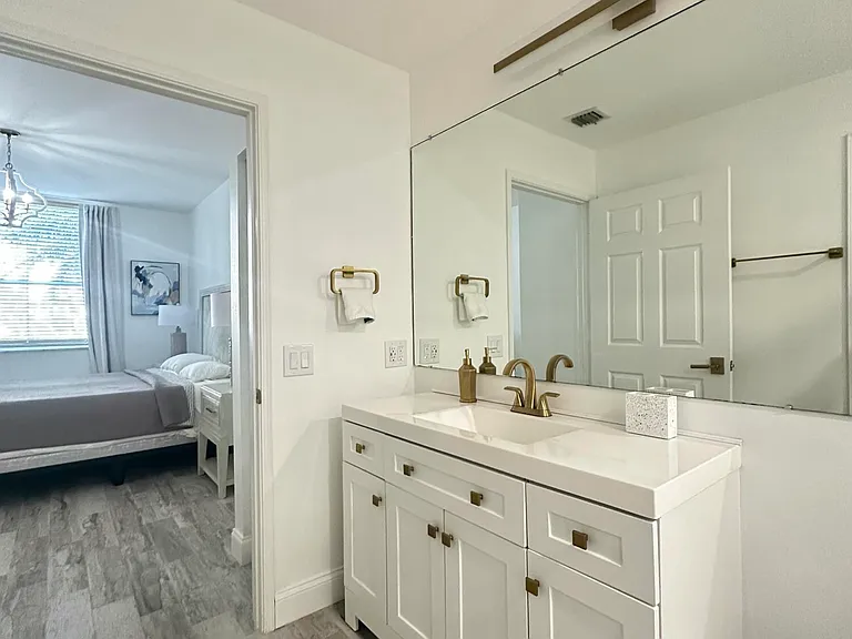 630 Sapodilla Ave #104 — Photo 6