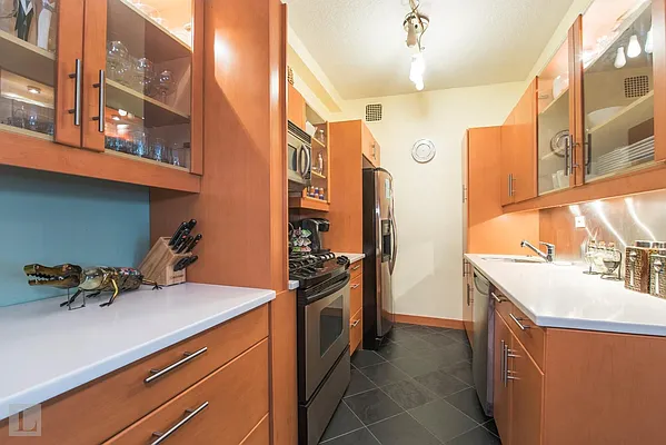 Sold by Living New York | media 4
