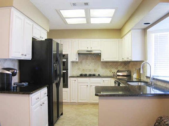 3rd image of 404 Cozby Ave