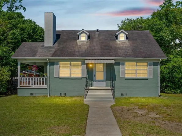 300 Thornhill Cir, Mobile, AL 36606