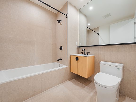 5th image of 33 Franklin St #205
