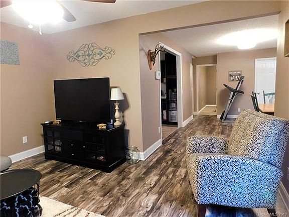 5th image of 109 Woodland Ave