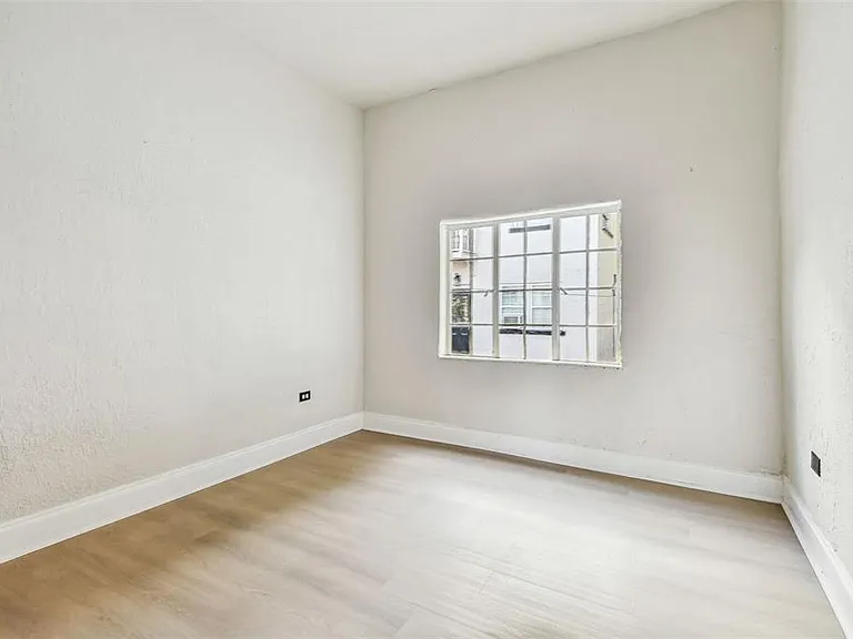 2102 W La Salle St — Photo 39