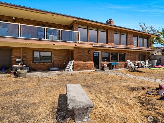 5th image of 310 N Crestview Drive