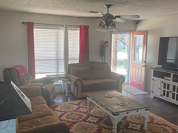 3rd image of 308 Tammy Ct