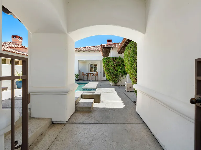 79695 Mandarina — Photo 25