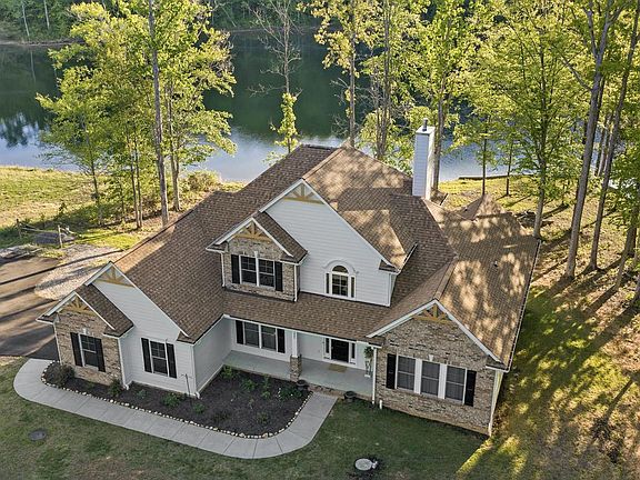3rd image of 225 Raven Rd