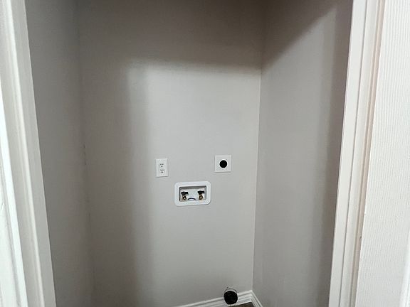 4th image of 422 Gilbert St