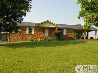 134 Smith Ln, Mc Ewen, TN 37101