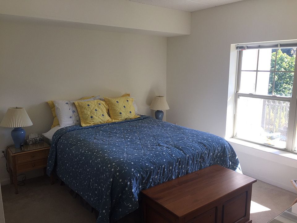 1st image of 100 Glen St APT 2504