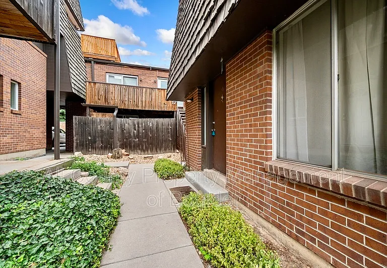 745 Thomas Dr #19 — Photo 2