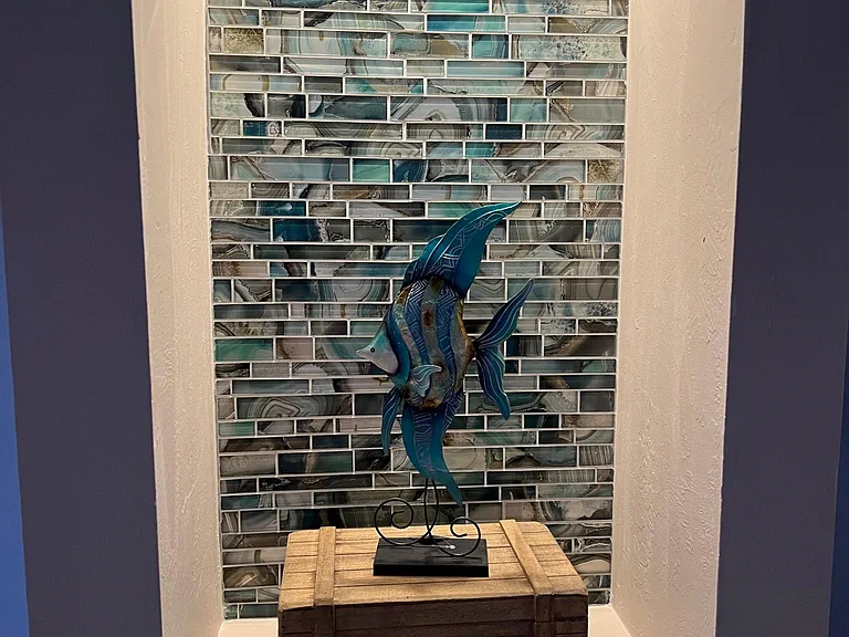 Entry curio