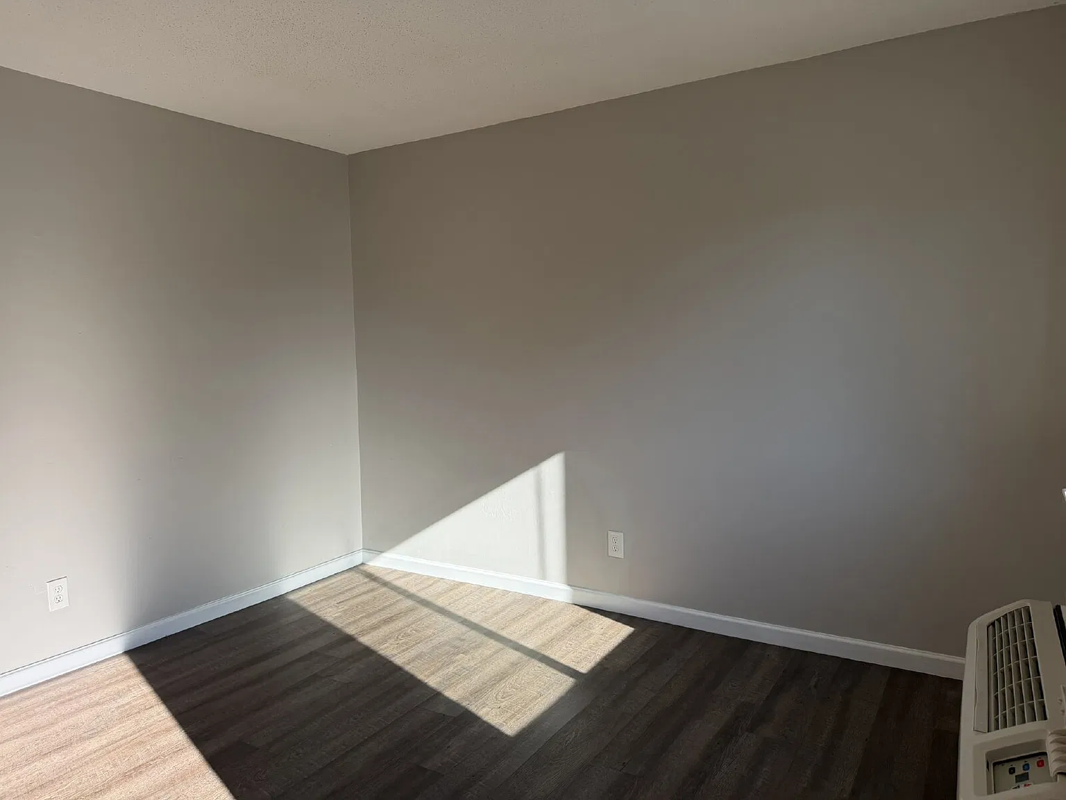 2 bed, 1.0 bath, 846 sqft, $950 — Photo 1