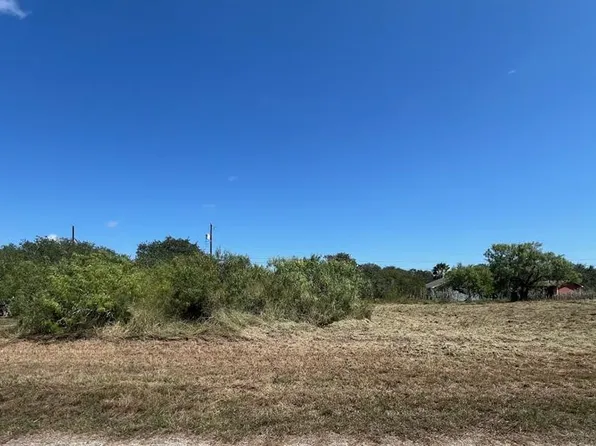 105 Pompano Dr, Rockport, TX 78382