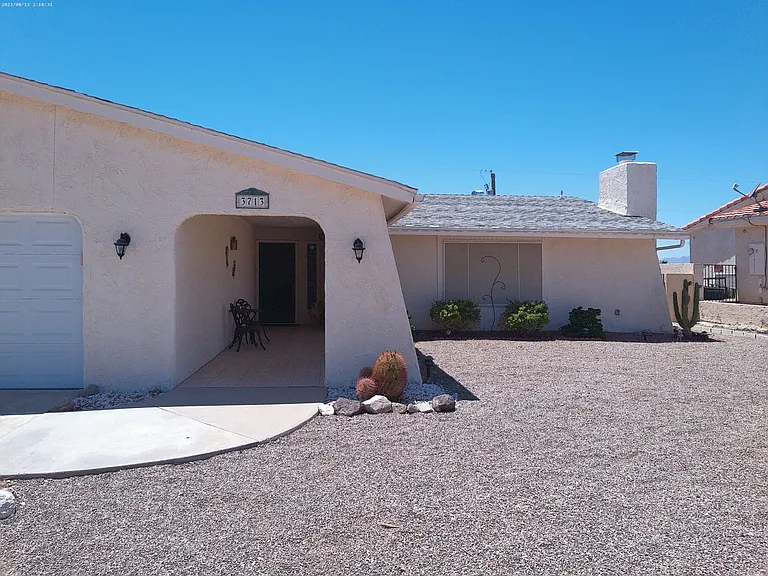 3713 Mission Dr S — Photo 2