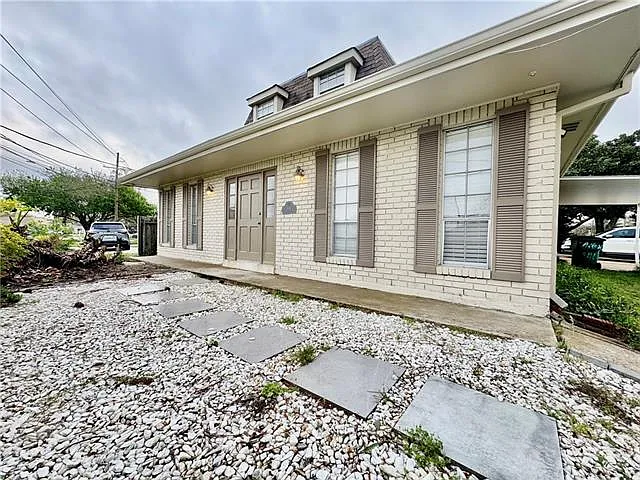 4 bed, 2.5 bath, 1750 sqft, $2,400 — Photo 3