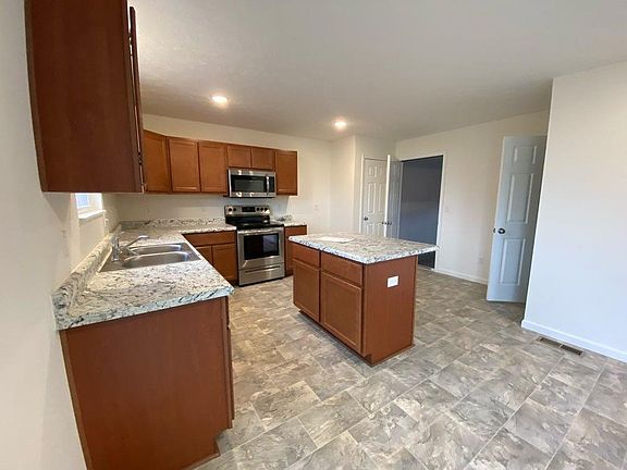 3rd image of 2862 Pine Leaf Ct