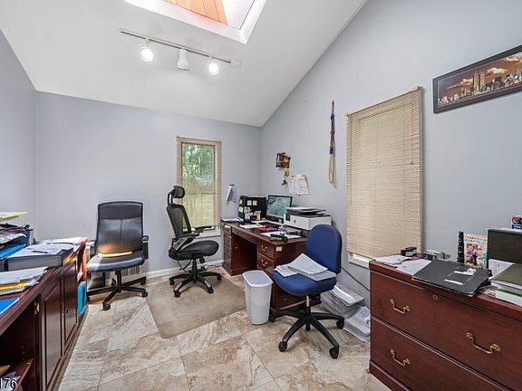 4th image of 220 Horseshoe Rd