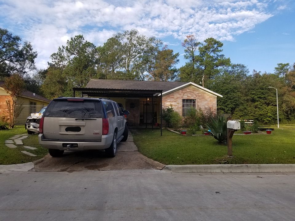 1st image of 8935 Valley Hollow Dr